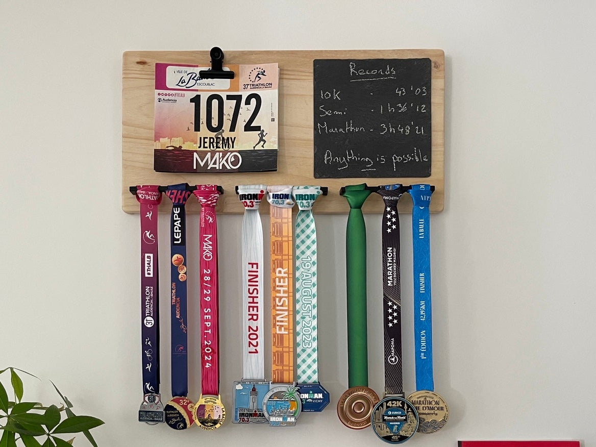support medaille bois porte dossard cadeau marathon ironman triathon