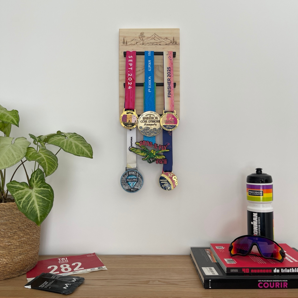 Porte médailles sport en bois pour exposer ses souvenirs de course