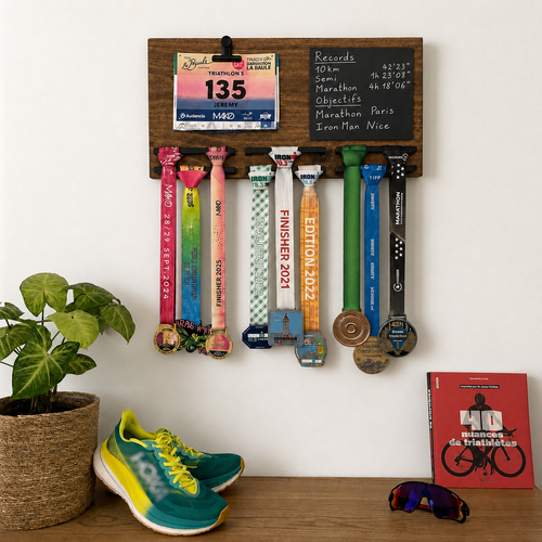 Porte médailles mural Finisher Wall avec dossard de course et médailles exposées