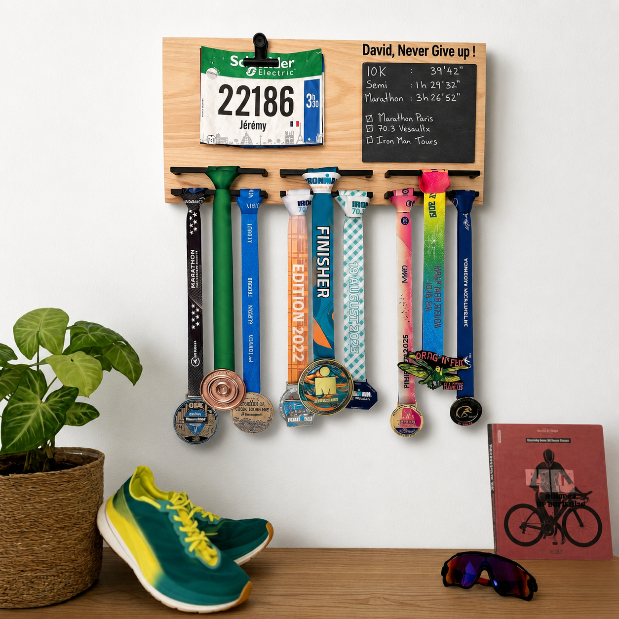 Support médailles et porte dossards pour exposer ses souvenirs de course à pied et triathlon