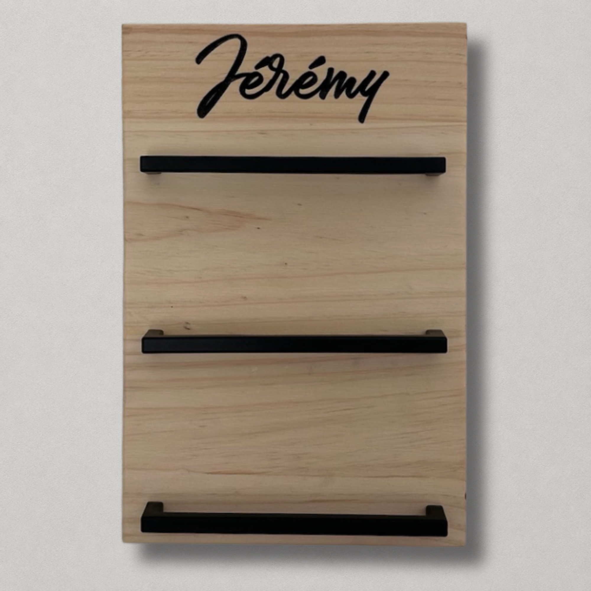 Gravure personnalisée sur support médailles en bois