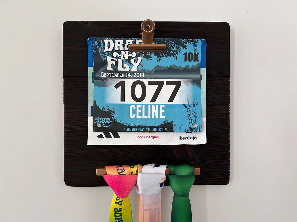 🎖️ Présentoir Médailles & Porte Dossard Compact "Medal Bar"