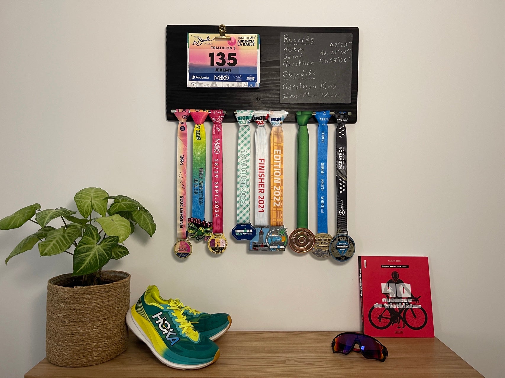 presentoir medaille bois brule artisanal 