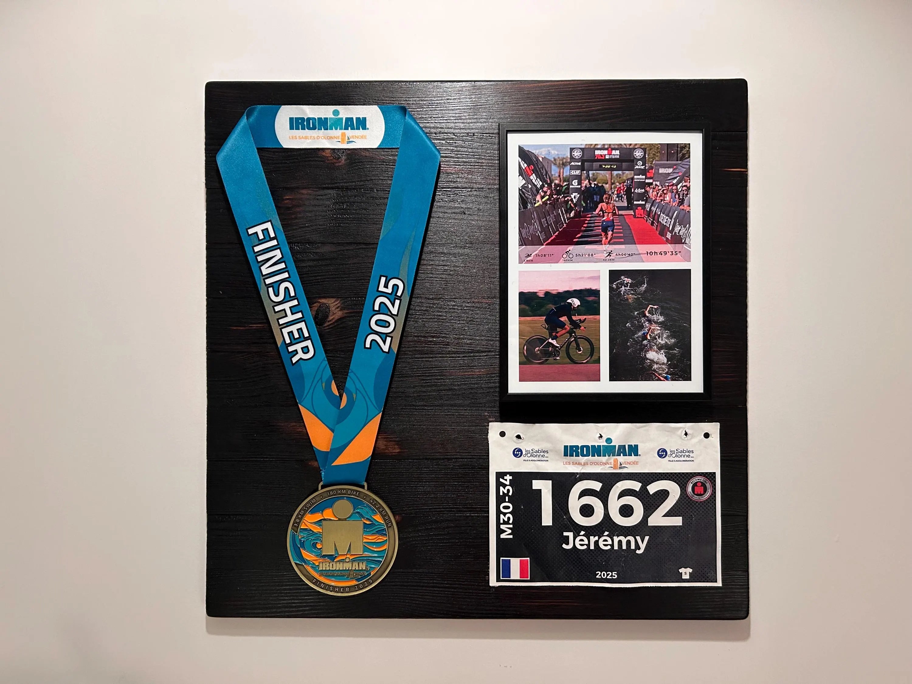 support médaille bois personnalisé cadeau unique sportif triathlon ironman