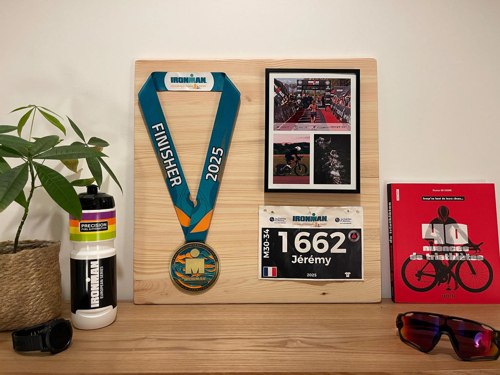 support médaille triathlon finisher ironman cadeau personnalisé unique