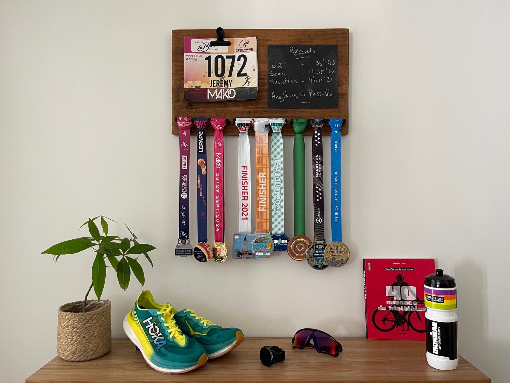 Support medaille porte dossard qualité france cadeau sportif fait main marathon ironman triathlon