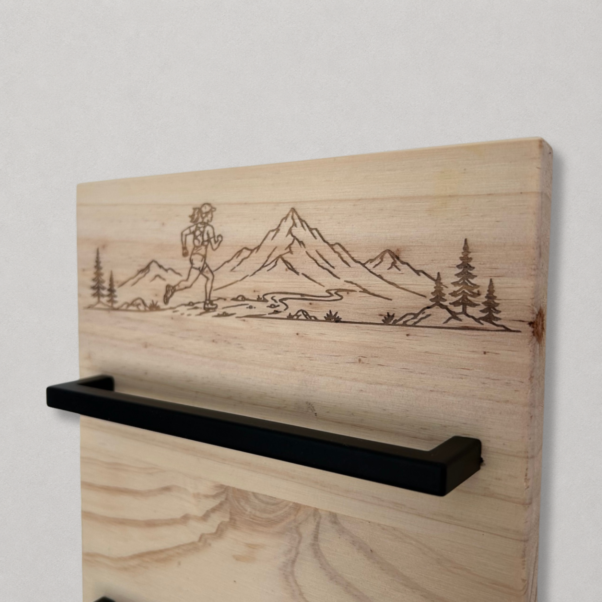 Gravure trail sur bois pour exposer ses médailles de course nature